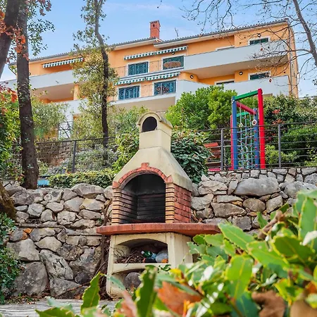 Appartement Front In Mošćenička Draga