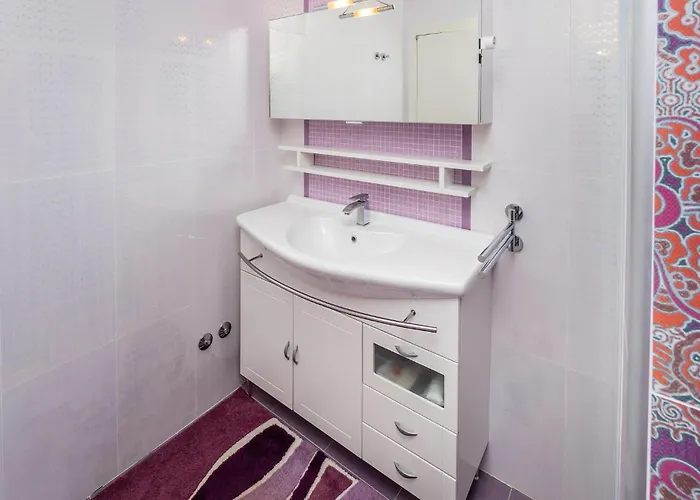 Stunning In Apartamento Mošćenička Draga
